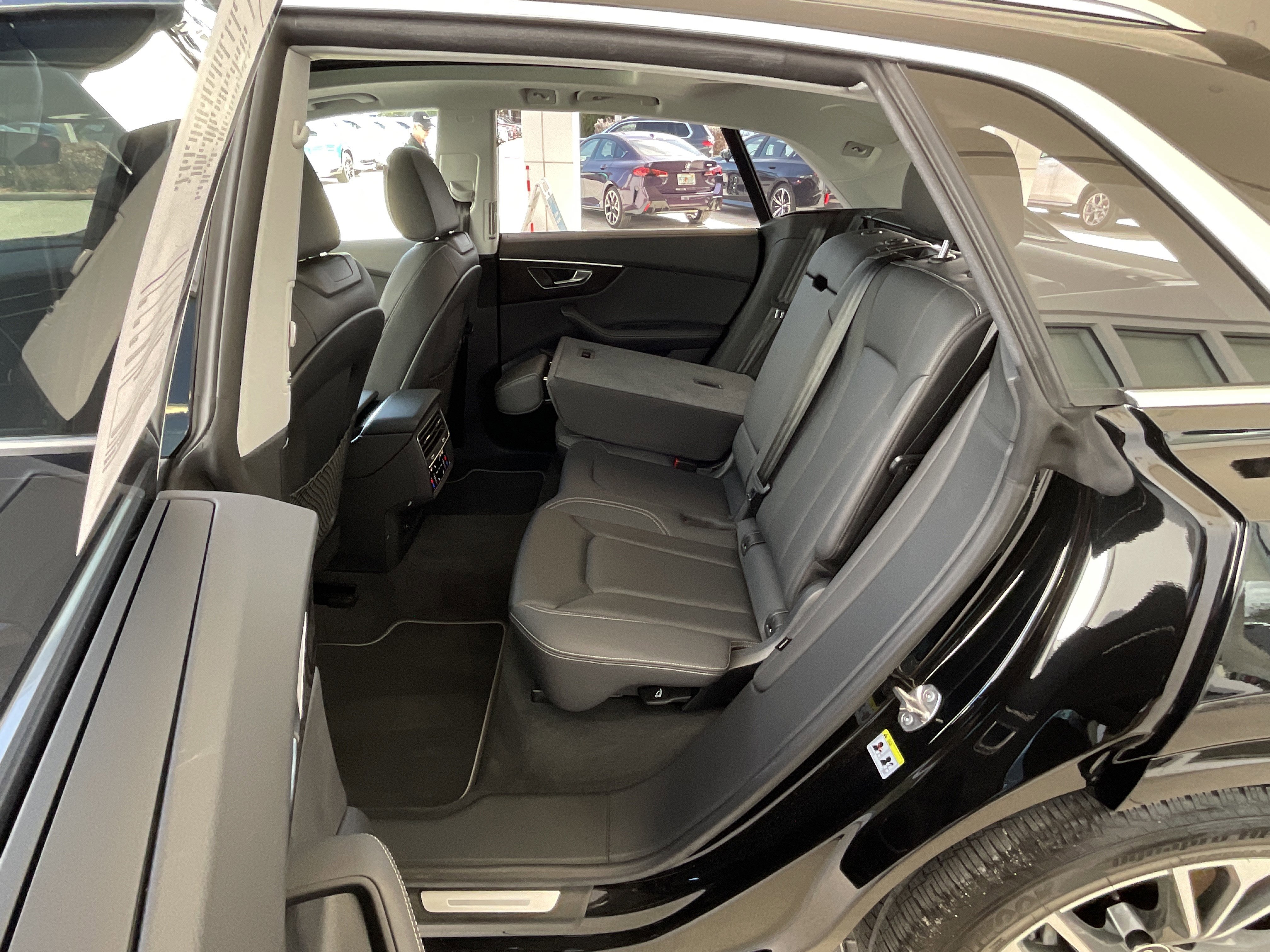 Used 2023 Audi Q8 Prestige image 28