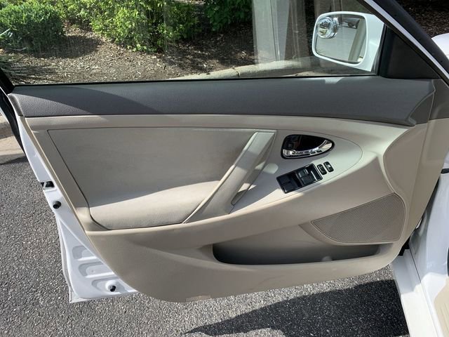 Used 2009 Toyota Camry LE FWD image 17