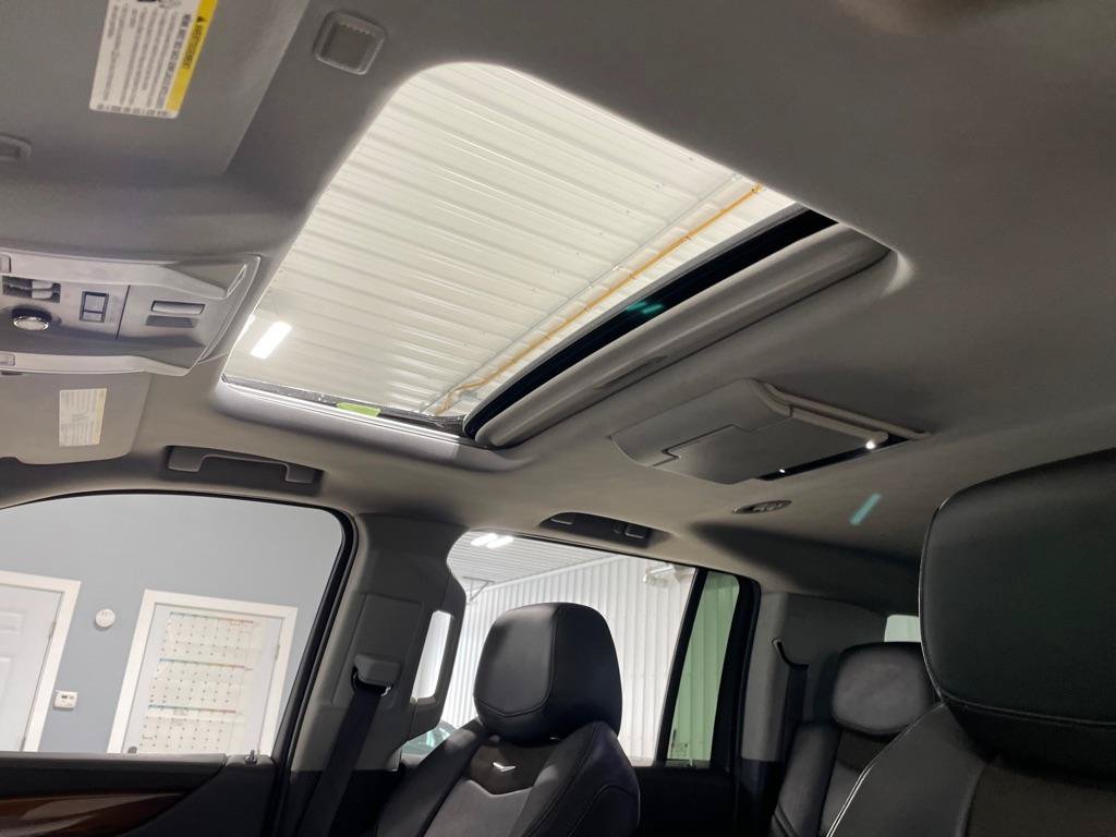 Used 2016 Cadillac Escalade ESV Luxury AWD/4WD image 36