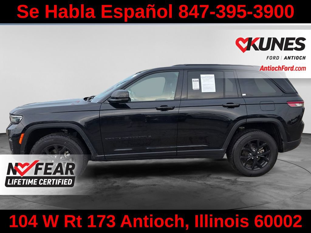 Used 2025 Jeep Grand Cherokee Altitude AWD/4WD image 7