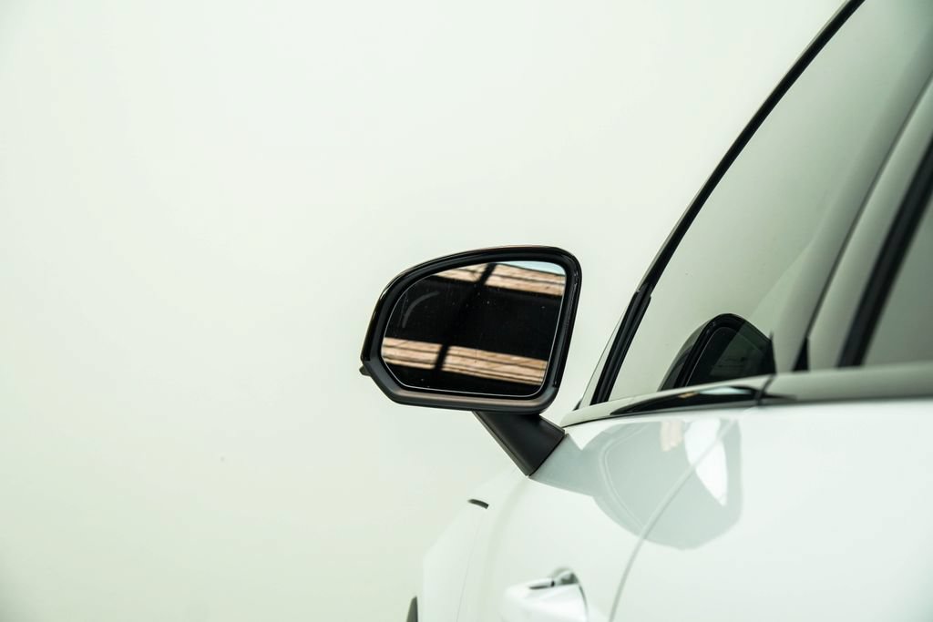 Used 2021 Volvo XC40 T5 R-Design w/ Protection Package Premier AWD/4WD image 15