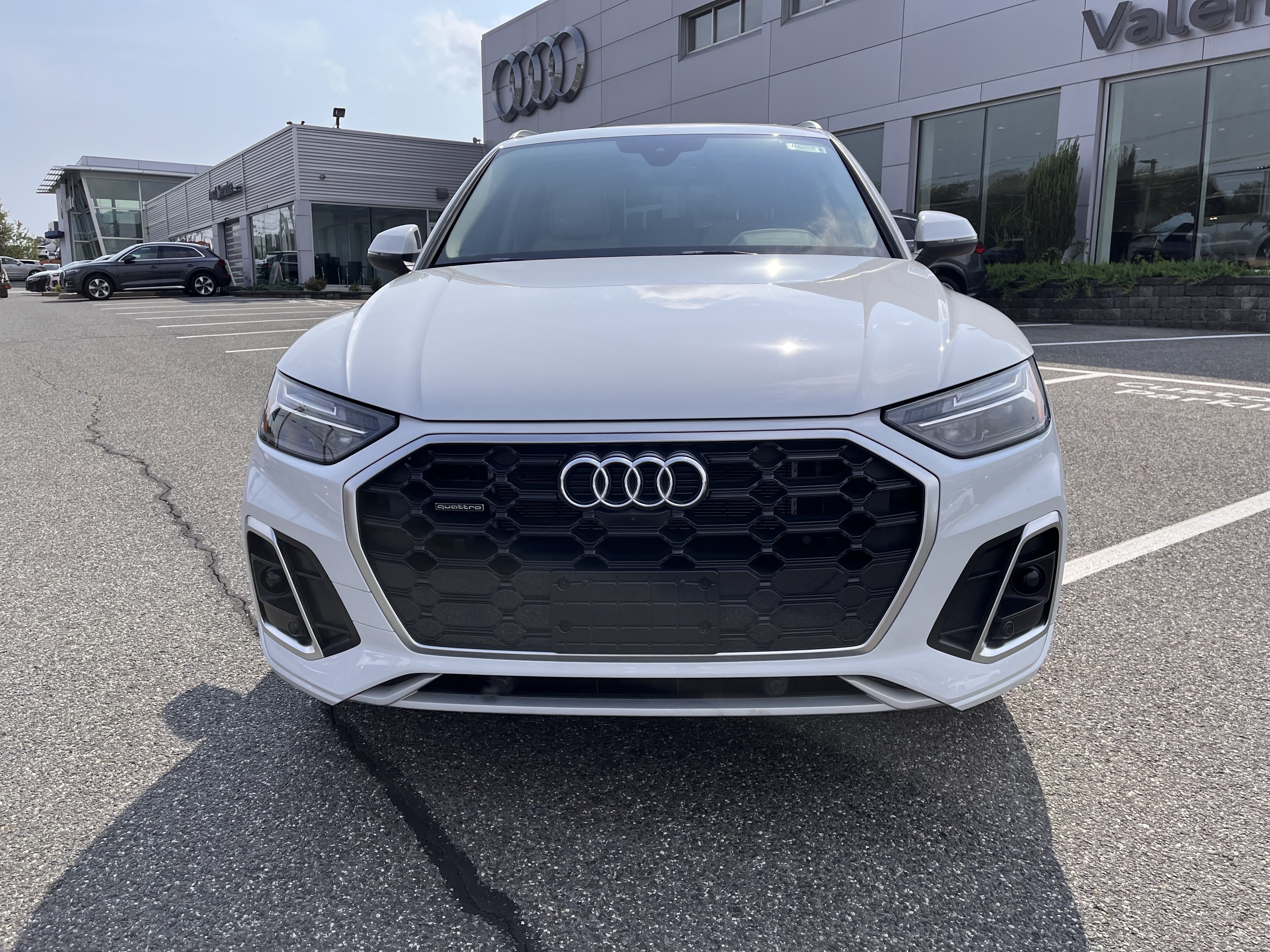 Certified 2025 Audi Q5 e Premium Plus w/ Premium Plus Package AWD/4WD image 2