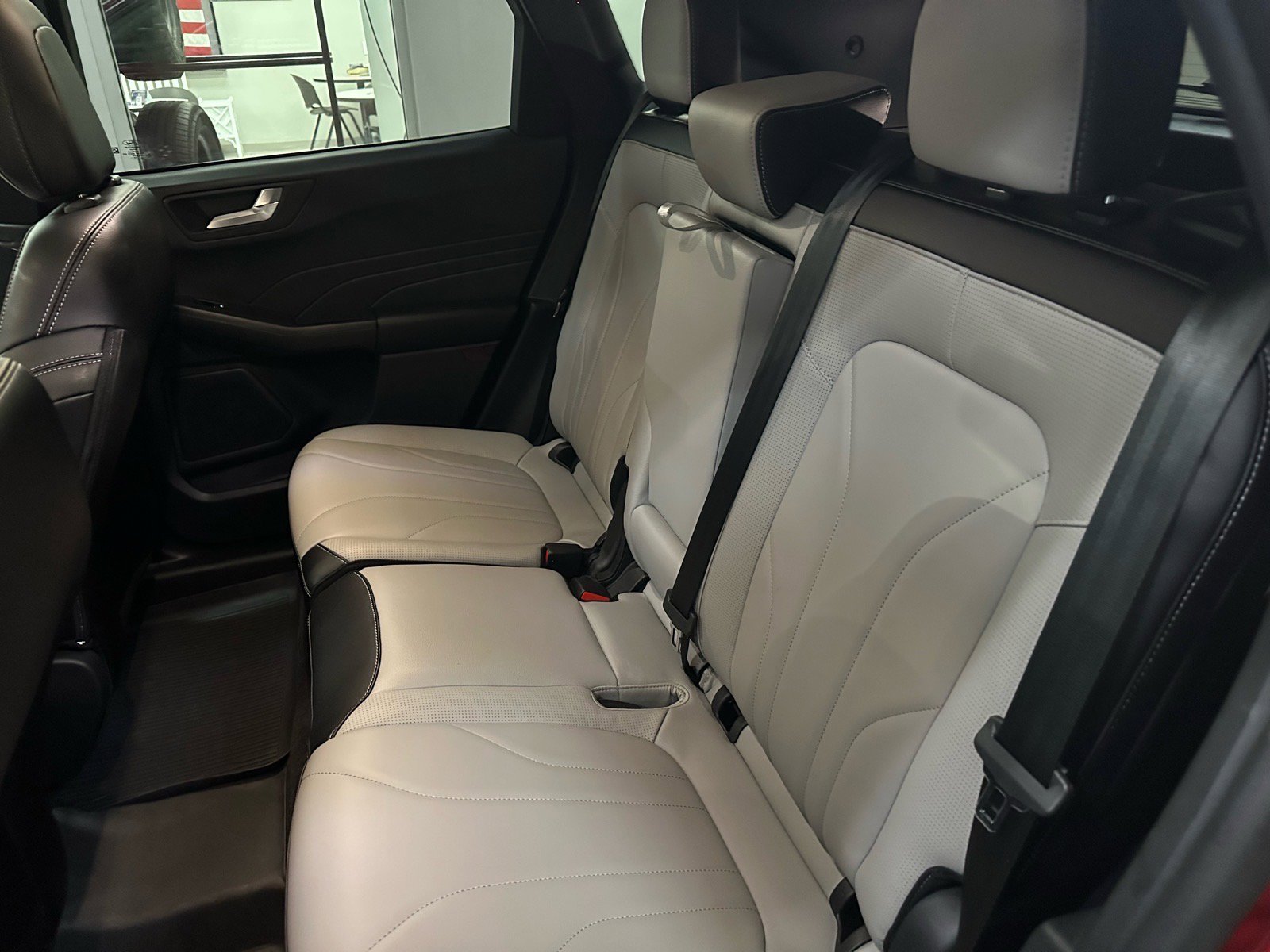 Certified 2025 Ford Escape Platinum w/ Premium Technology Package image 23