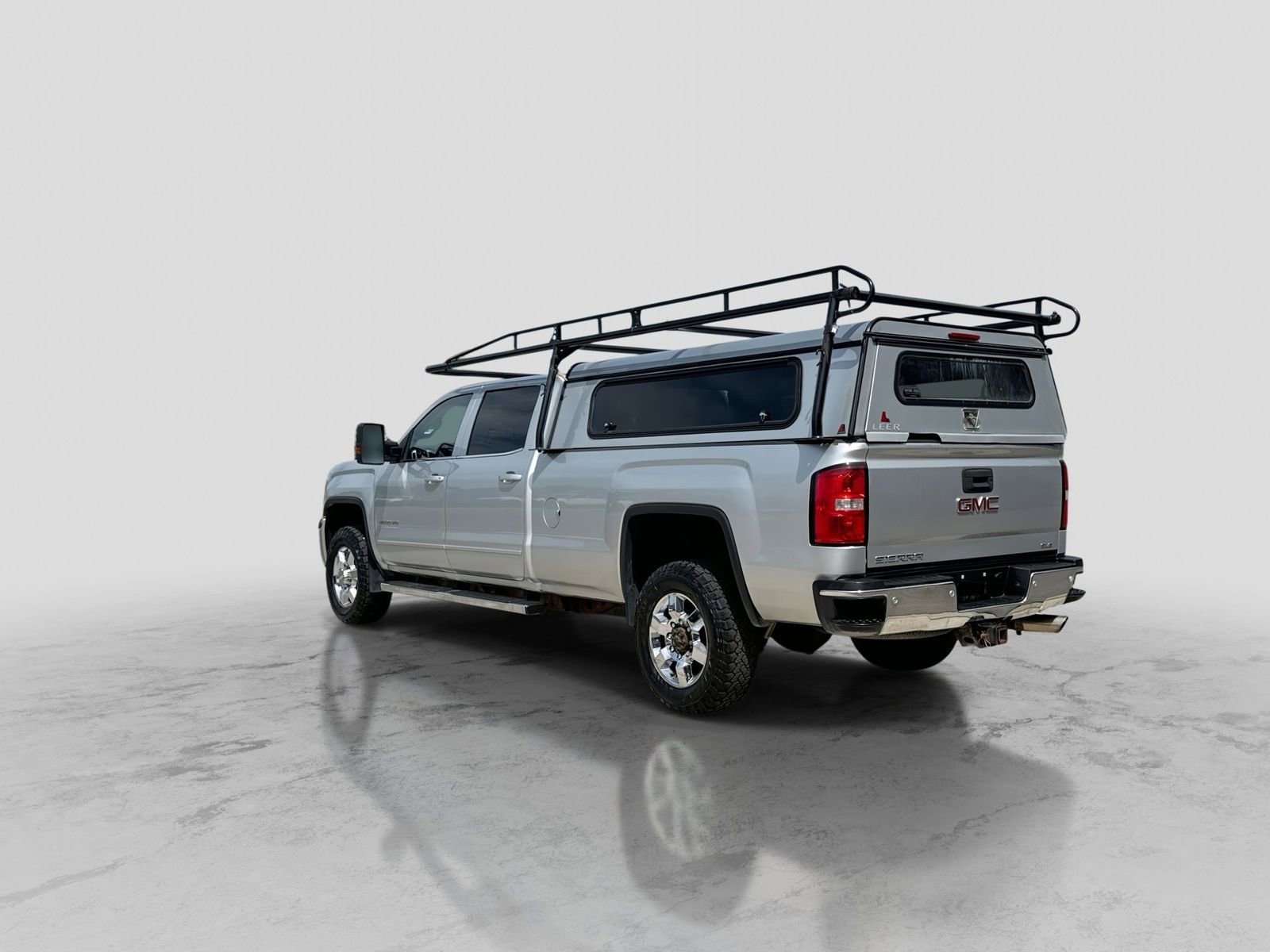 Used 2015 GMC Sierra 3500 SLE w/ SLE Preferred Package AWD/4WD image 4