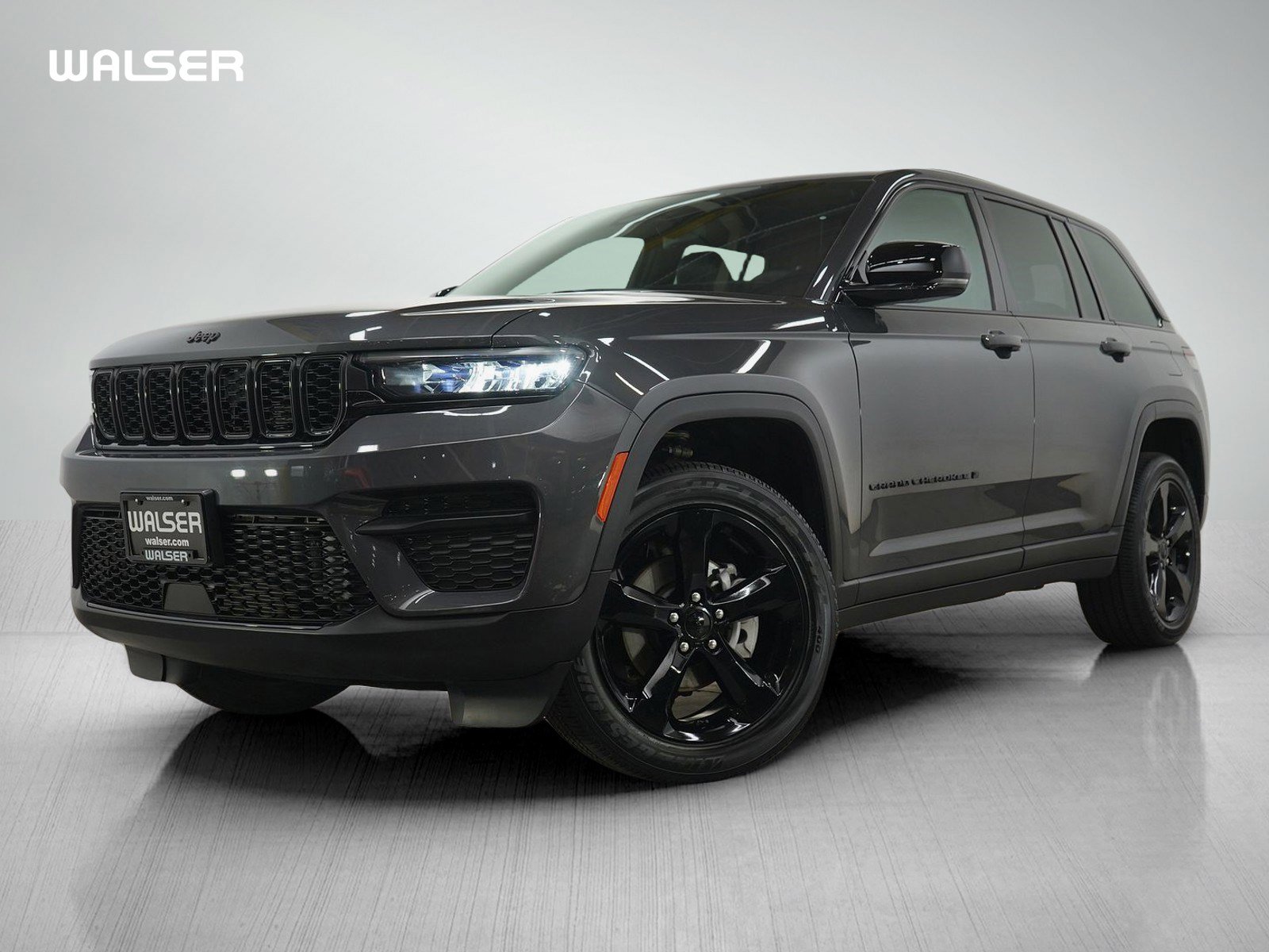 Used 2024 Jeep Grand Cherokee Altitude AWD/4WD image 1