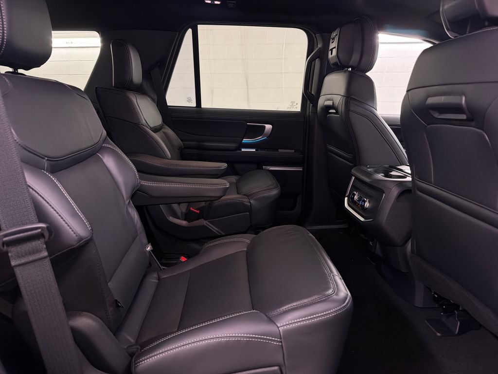 New 2027 Ford Expedition Platinum w/ Stealth Appearance Package RWD image 29
