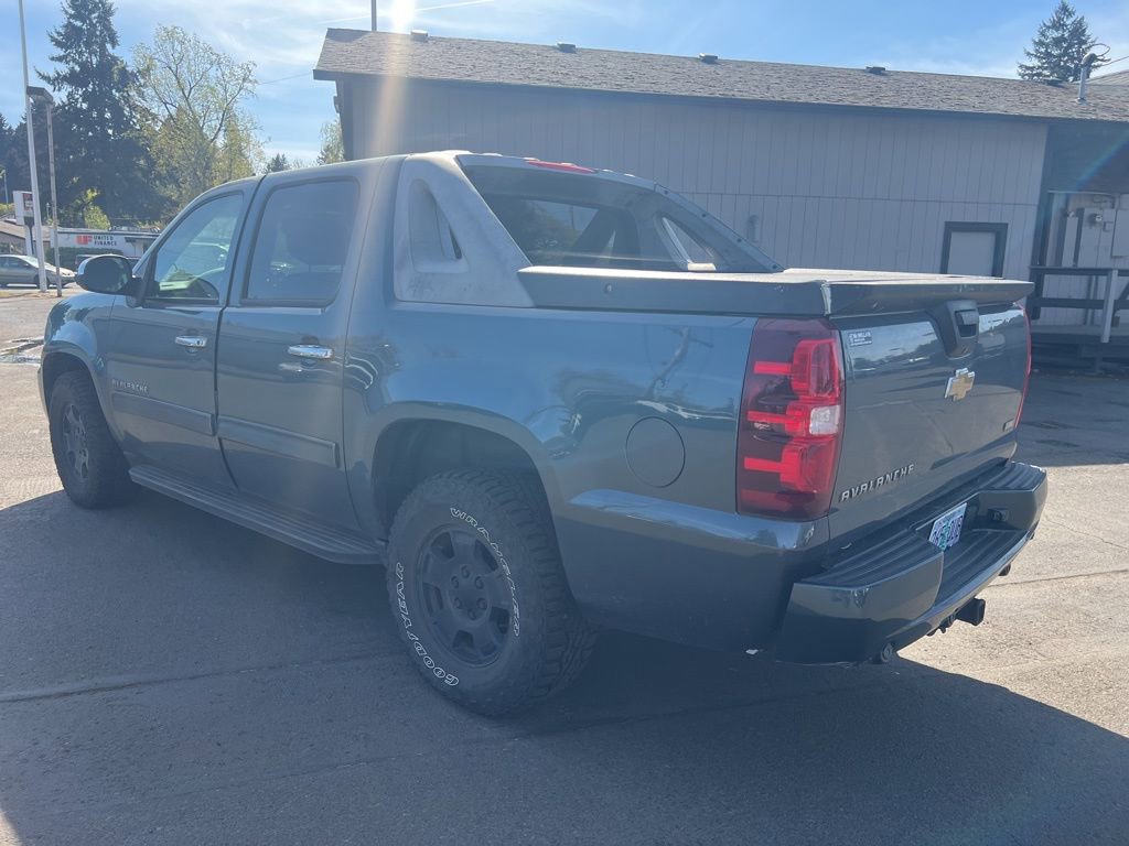 Used 2010 Chevrolet Avalanche LS AWD/4WD image 5