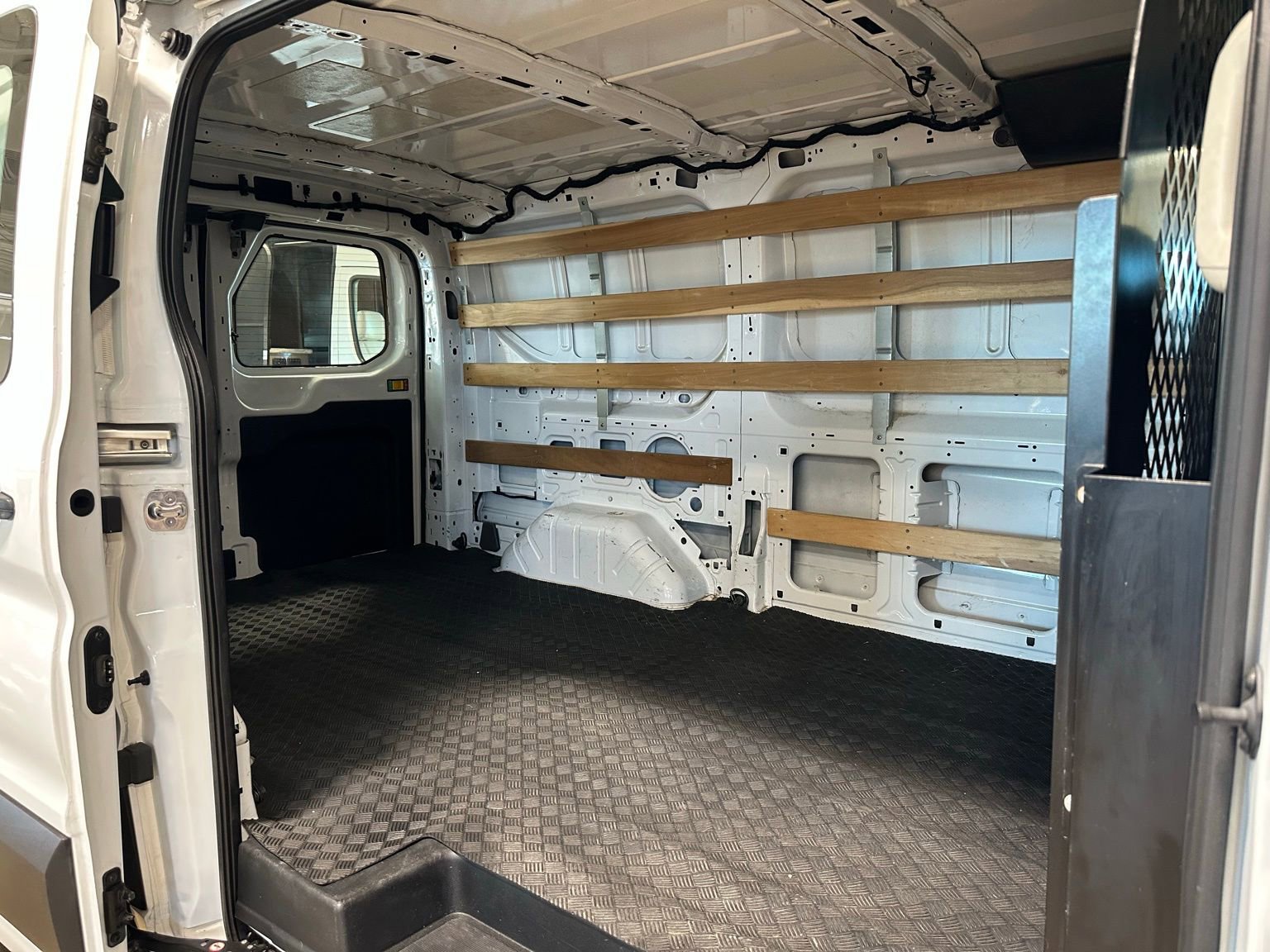 Used 2024 Ford Transit 250 Low Roof w/ Exterior Upgrade Package image 28