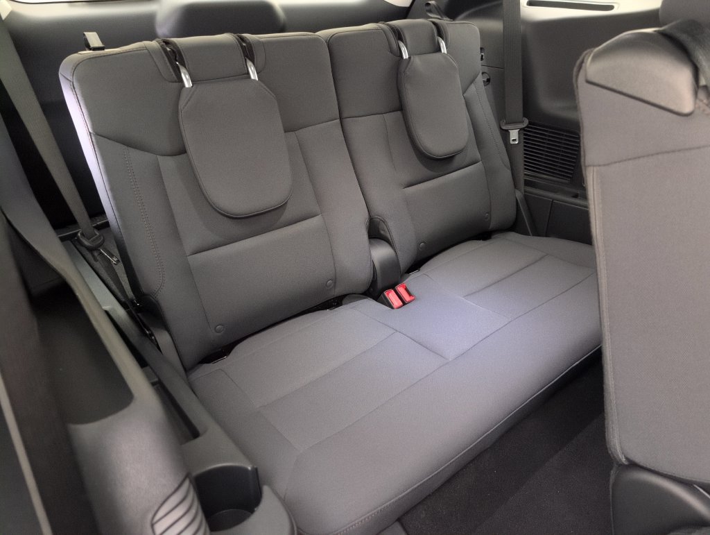 Used 2026 Ford Explorer Active RWD image 12