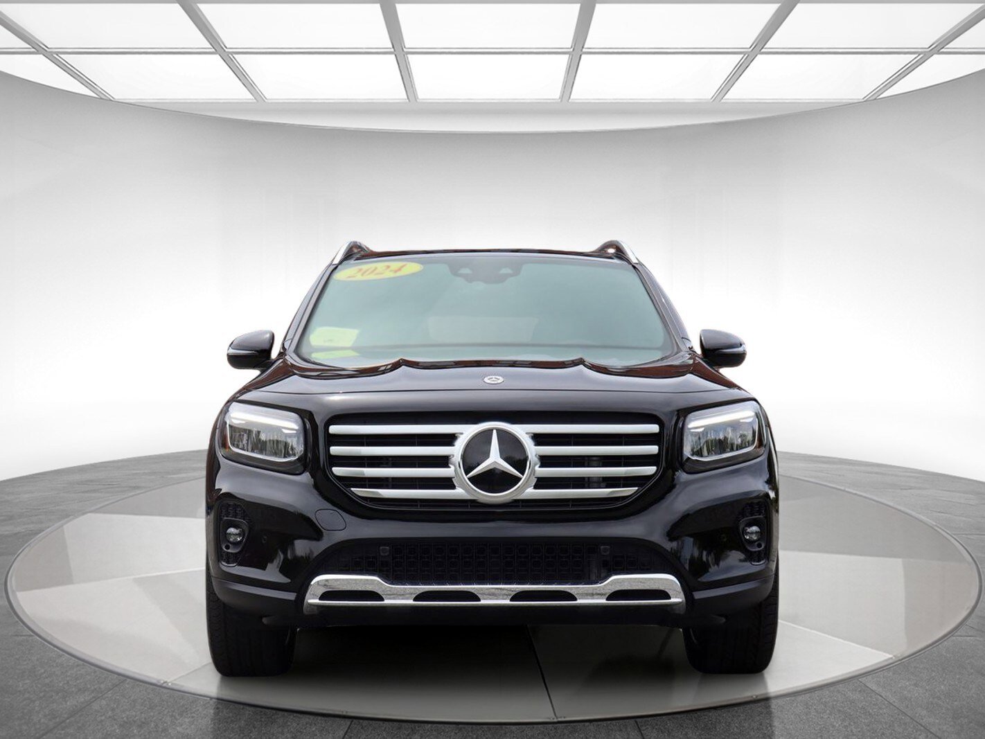 Used 2024 Mercedes-Benz GLB 250 w/ Driver Assistance Package image 2