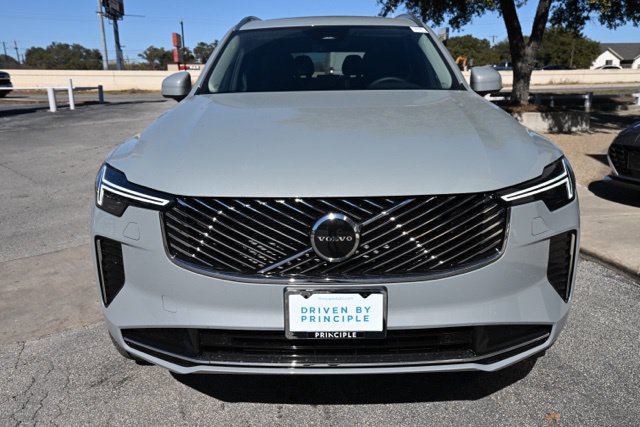 New 2026 Volvo XC90 B5 Core AWD/4WD image 2