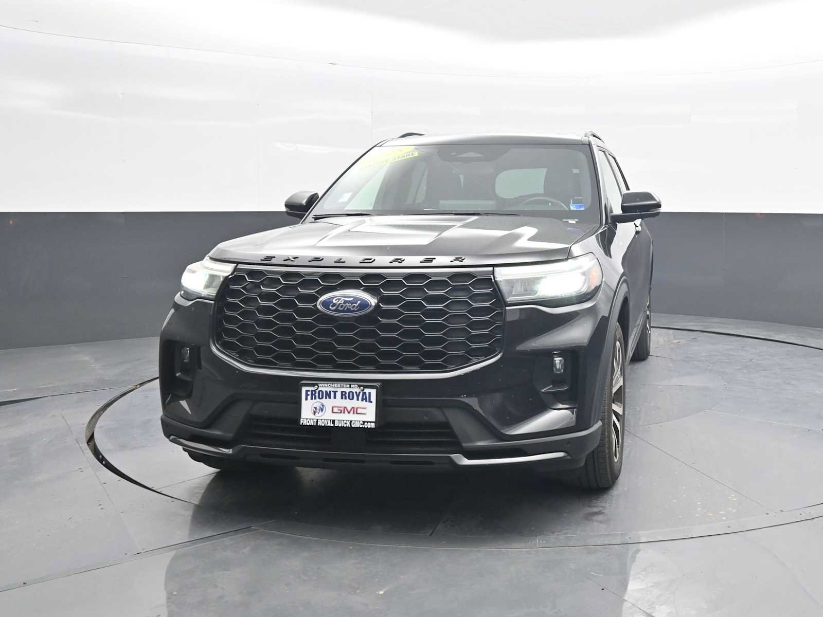 Used 2025 Ford Explorer ST-Line AWD/4WD image 3