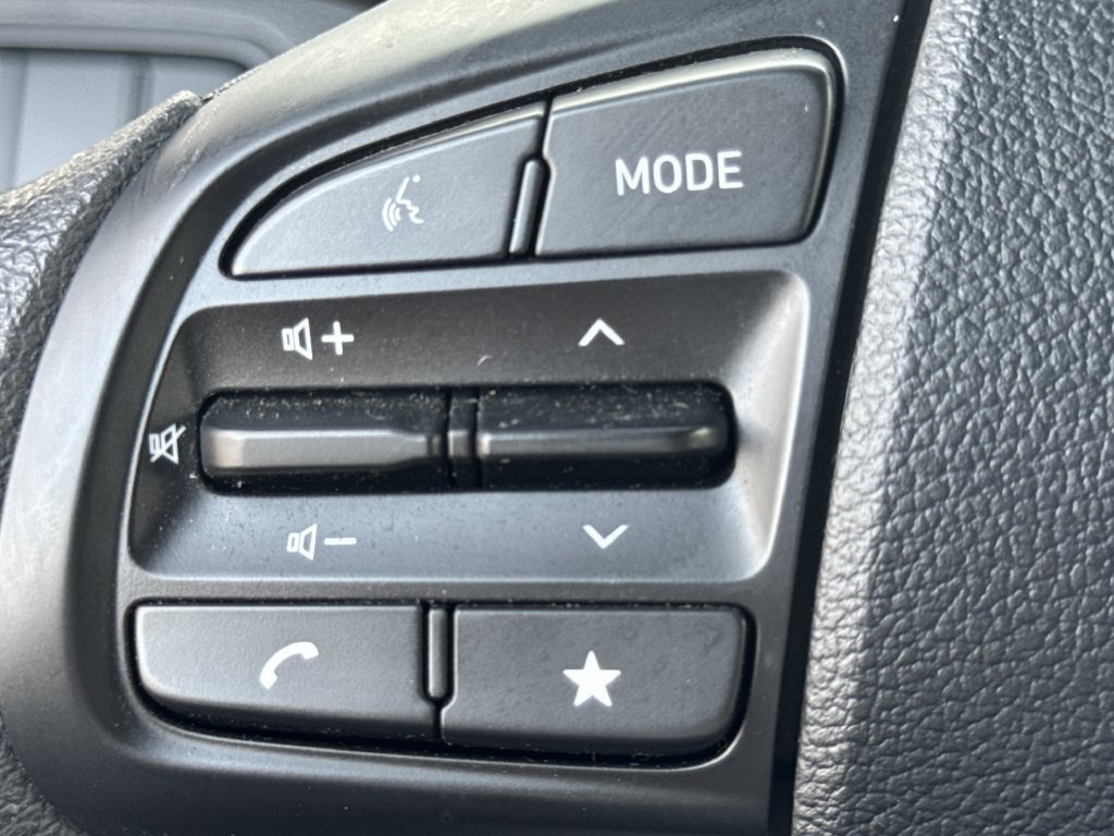 Used 2025 Hyundai Venue SE FWD image 24