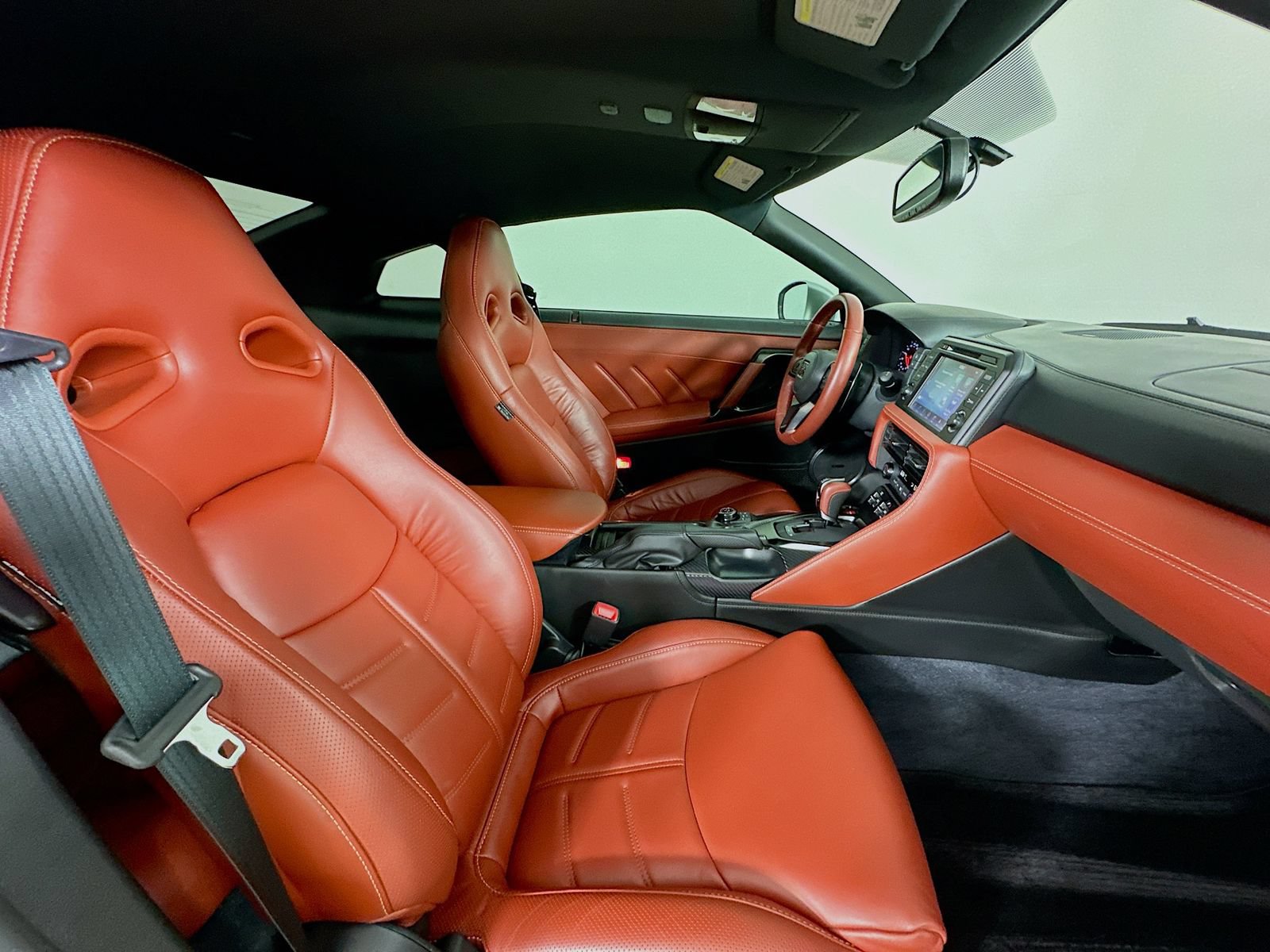Used 2024 Nissan GT-R Premium w/ Premium Interior Package AWD/4WD image 37