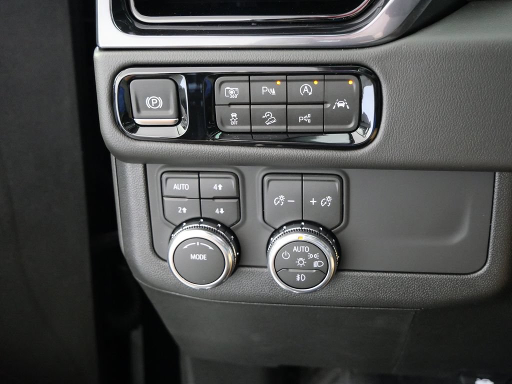 New 2026 GMC Yukon XL AT4 w/ AT4 Premium Package AWD/4WD image 18