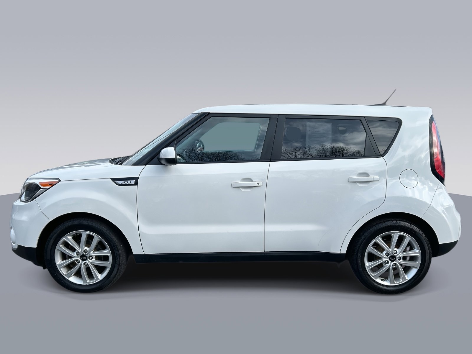 Used 2017 Kia Soul + image 6