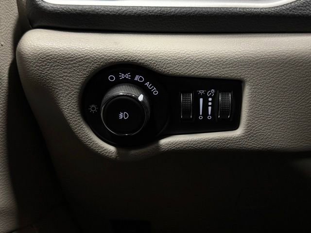 Used 2022 Chrysler Pacifica Touring-L image 34