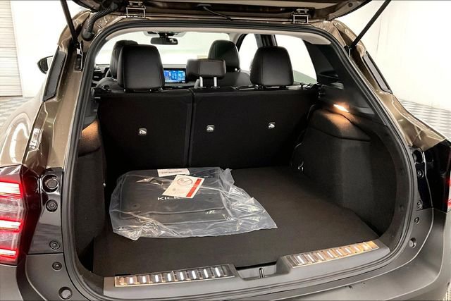 New 2026 Nissan Kicks SR w/ SR Premium Package image 40