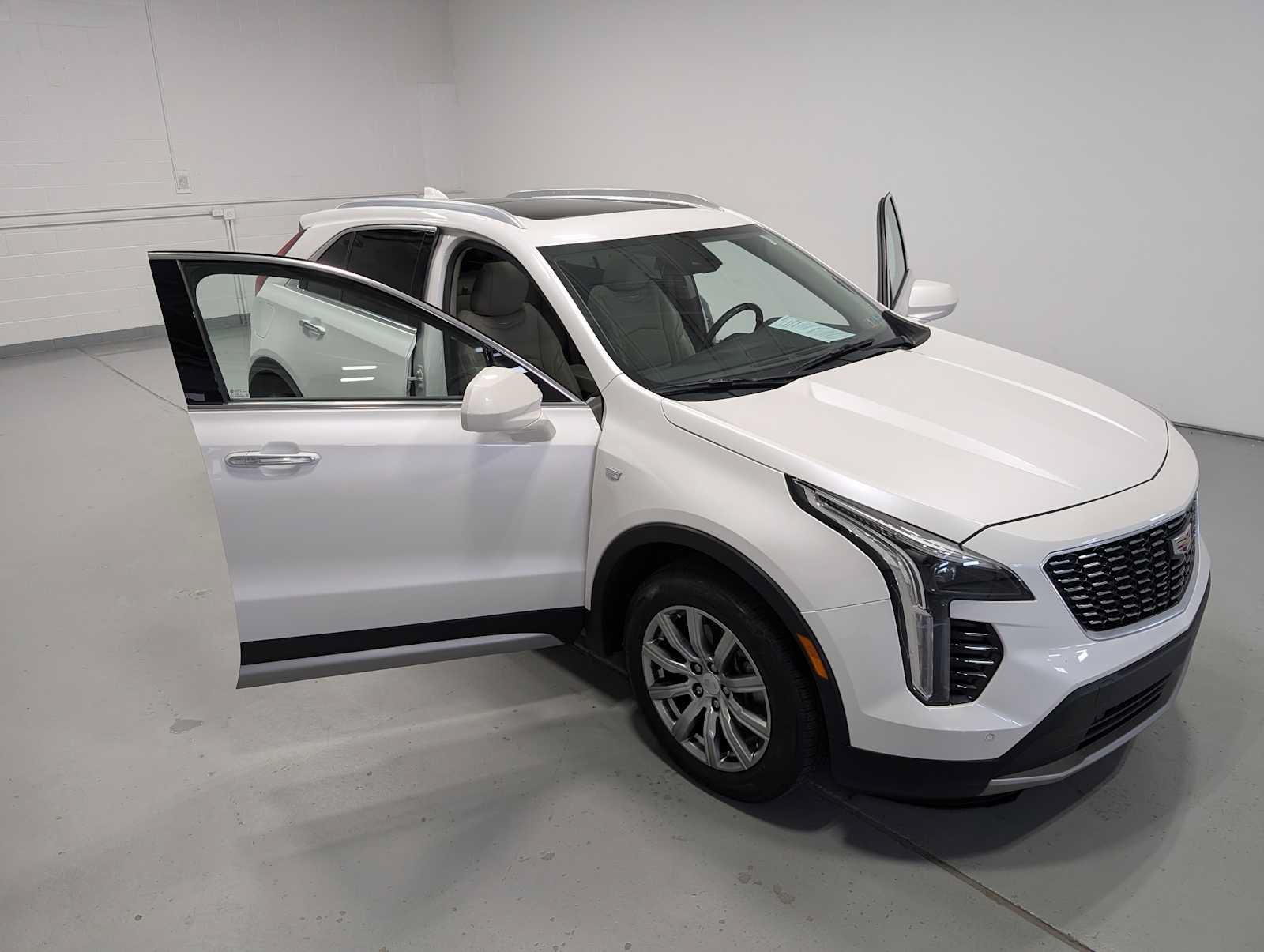 Used 2019 Cadillac XT4 Premium Luxury AWD/4WD image 16