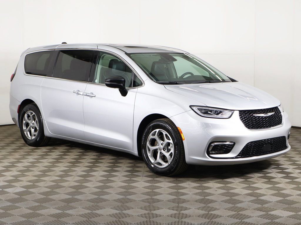 Used 2024 Chrysler Pacifica Limited image 65