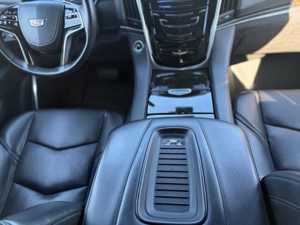 Used 2020 Cadillac Escalade Platinum AWD/4WD image 32