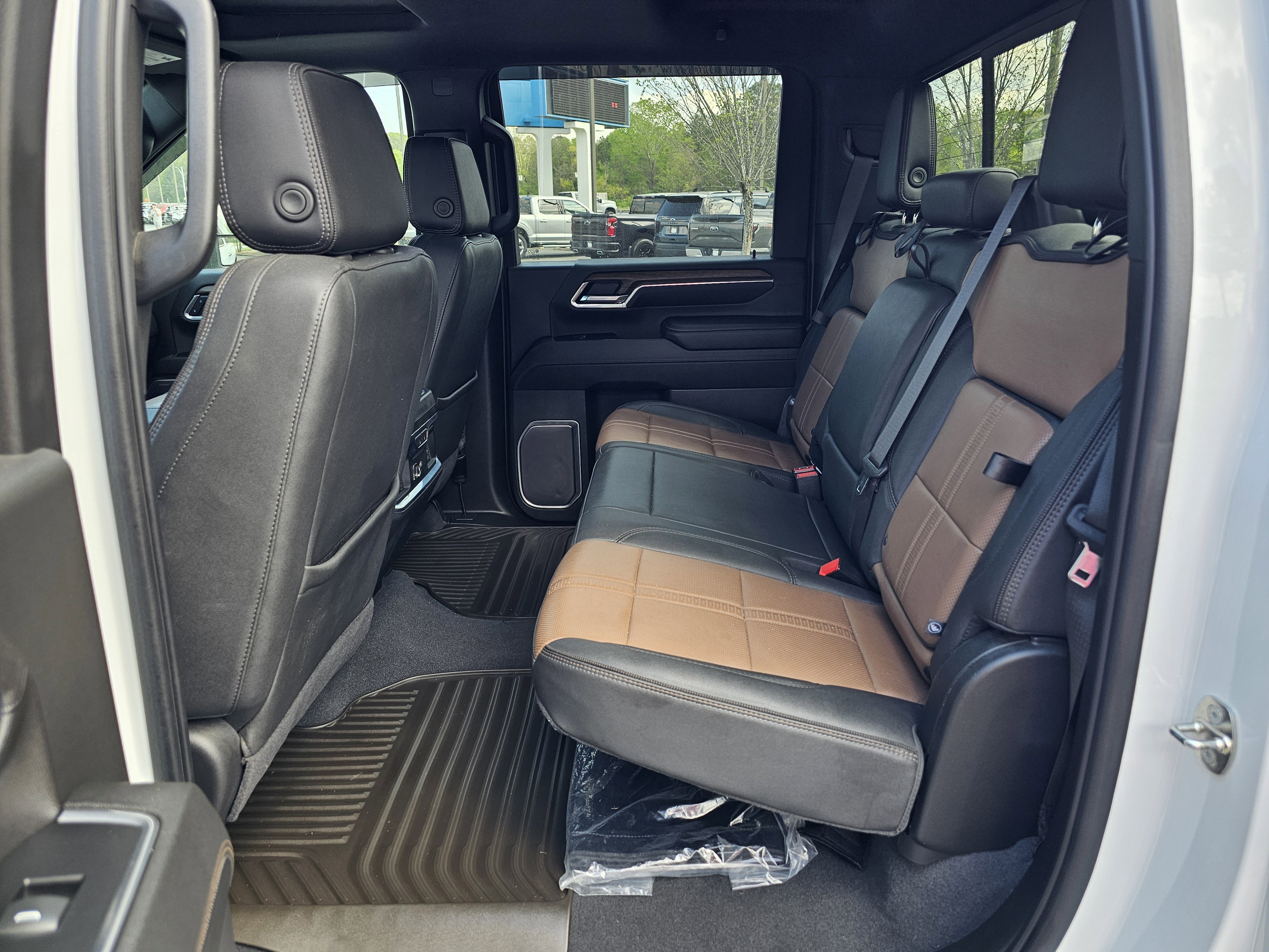 Used 2024 Chevrolet Silverado 3500 High Country w/ High Country Premium Package image 33