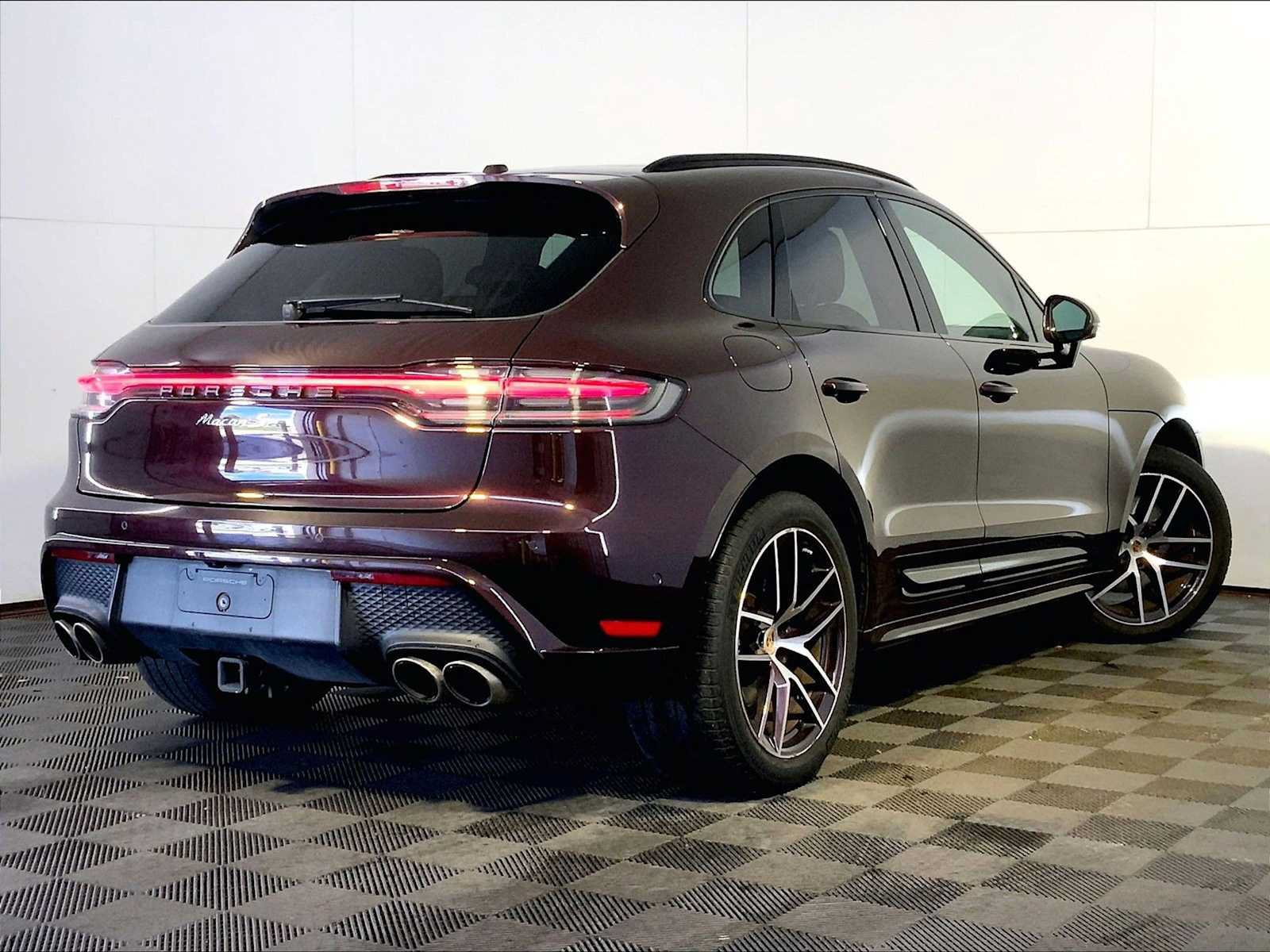 Used 2023 Porsche Macan S AWD/4WD image 8