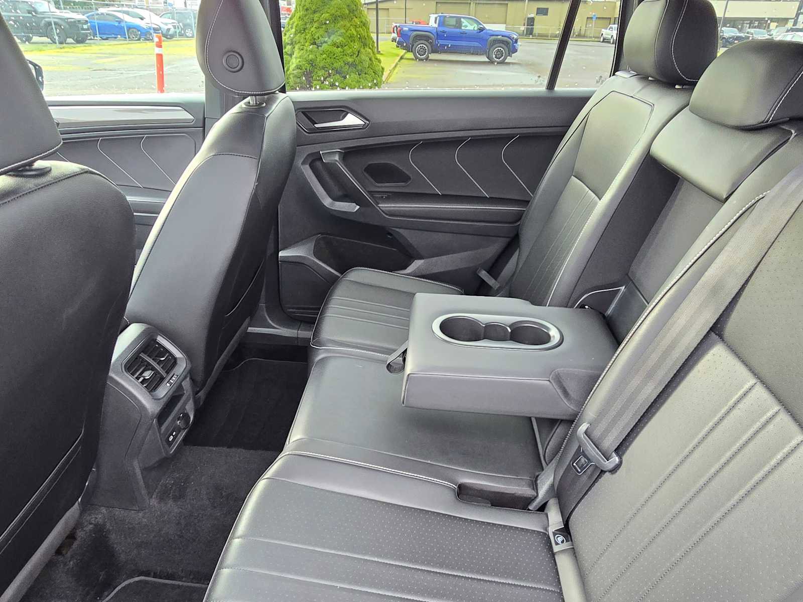 Used 2023 Volkswagen Tiguan SE R-Line image 18