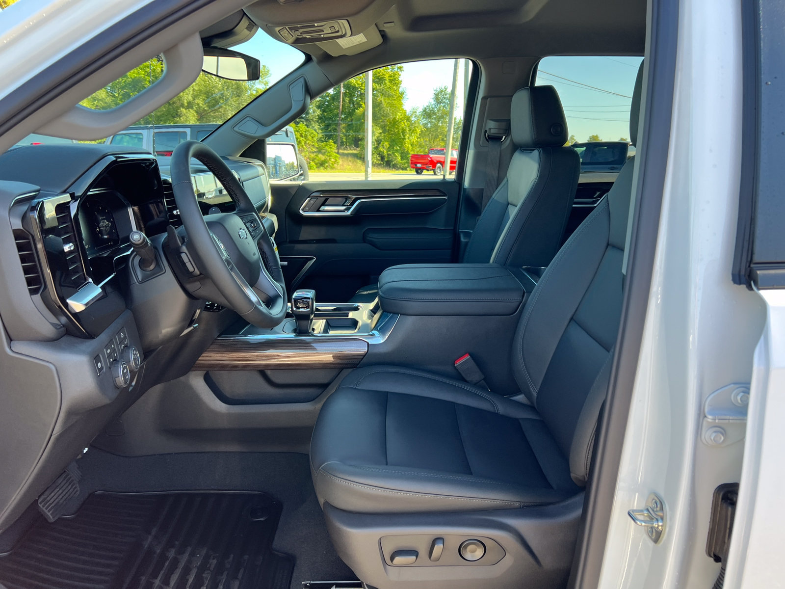 New 2026 Chevrolet Silverado 1500 RST w/ Convenience Package II AWD/4WD image 4