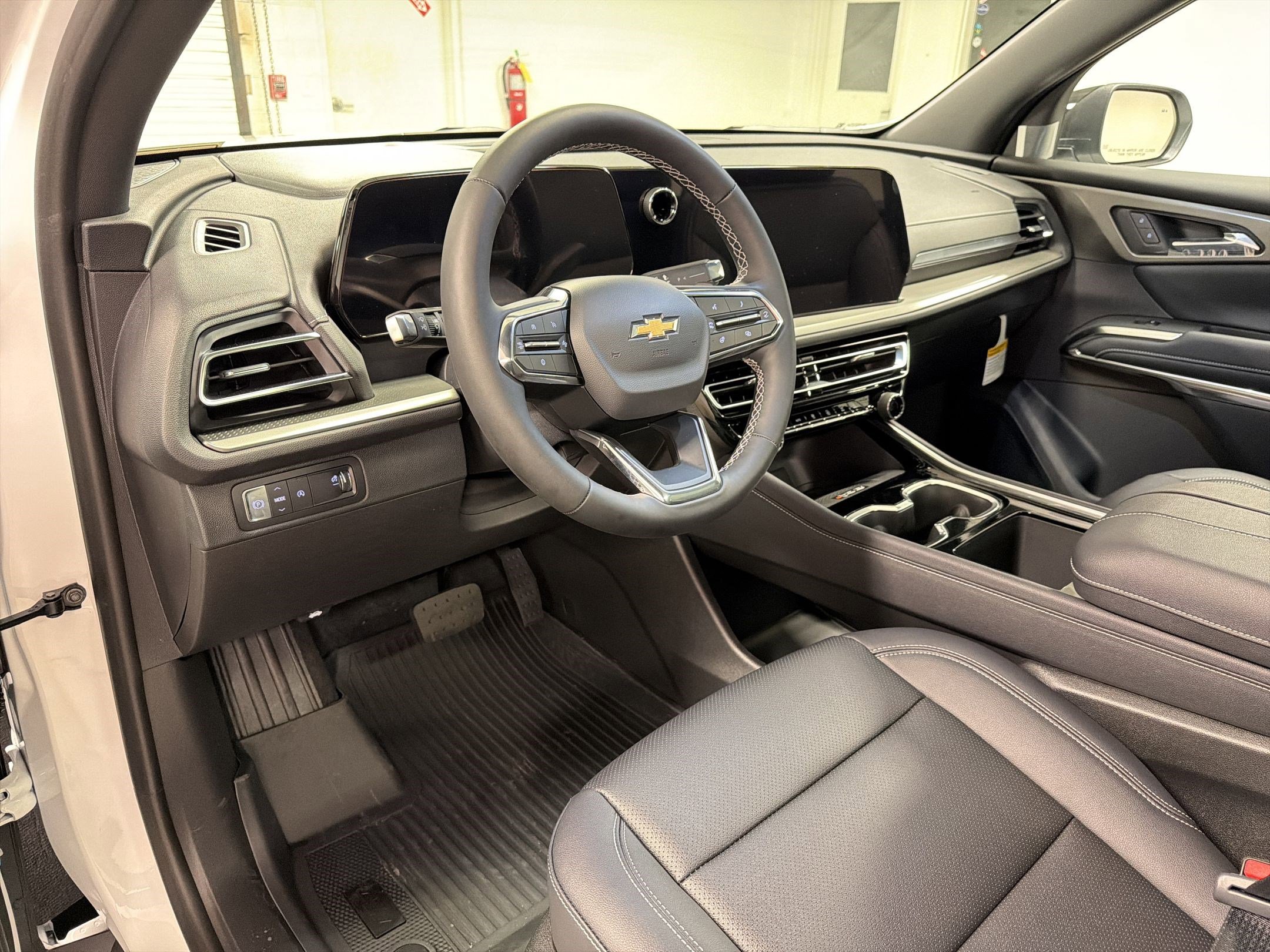 New 2026 Chevrolet Traverse LT w/ Sun and Wheel Package image 4