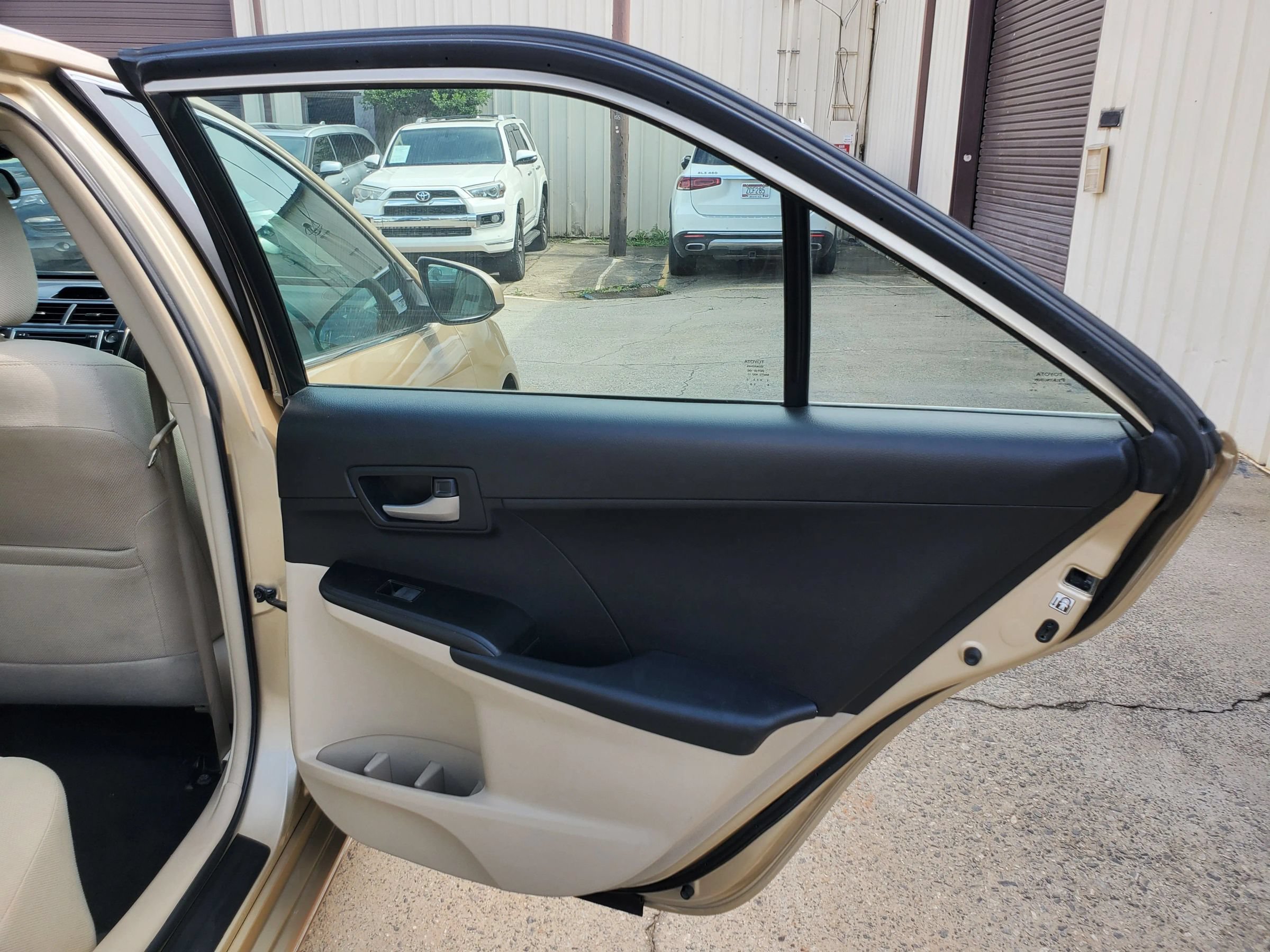 Used 2012 Toyota Camry LE FWD image 18