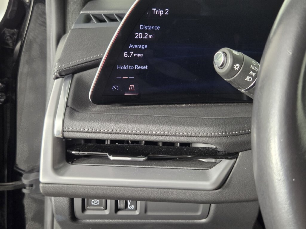 Used 2025 Cadillac XT4 Premium Luxury FWD image 18