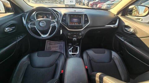 Used 2016 Jeep Cherokee Trailhawk w/ Cold Weather Group image 20