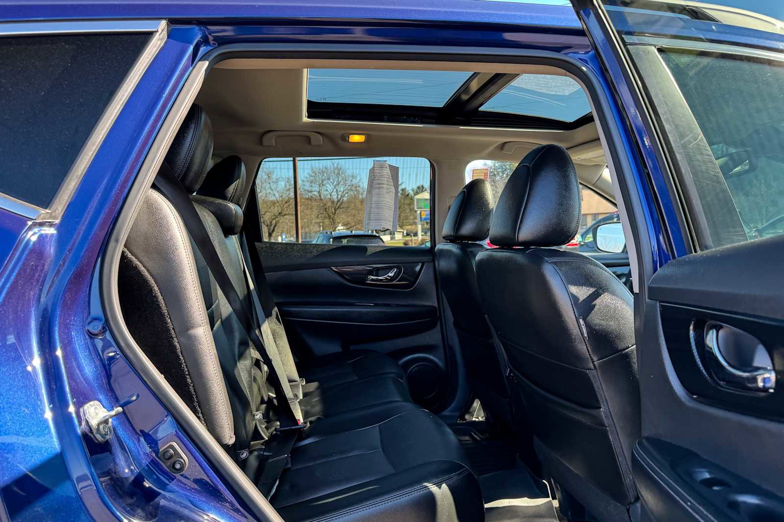 Used 2020 Nissan Rogue SL w/ Premium Package image 12