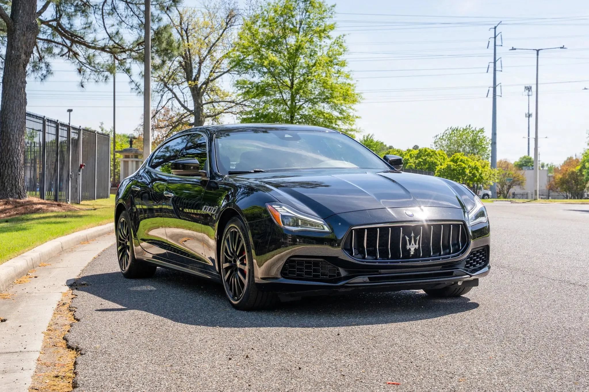 Used 2018 Maserati Quattroporte S Q4 AWD/4WD image 3