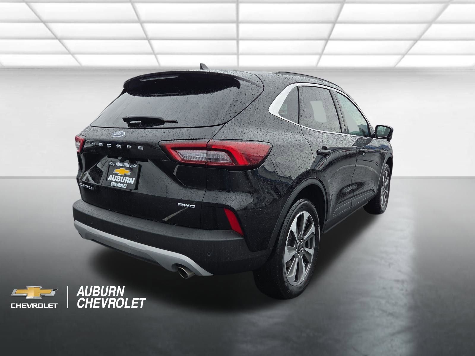 Used 2025 Ford Escape Platinum image 3