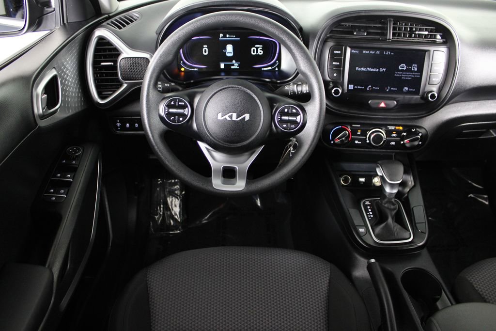 Used 2025 Kia Soul LX image 6