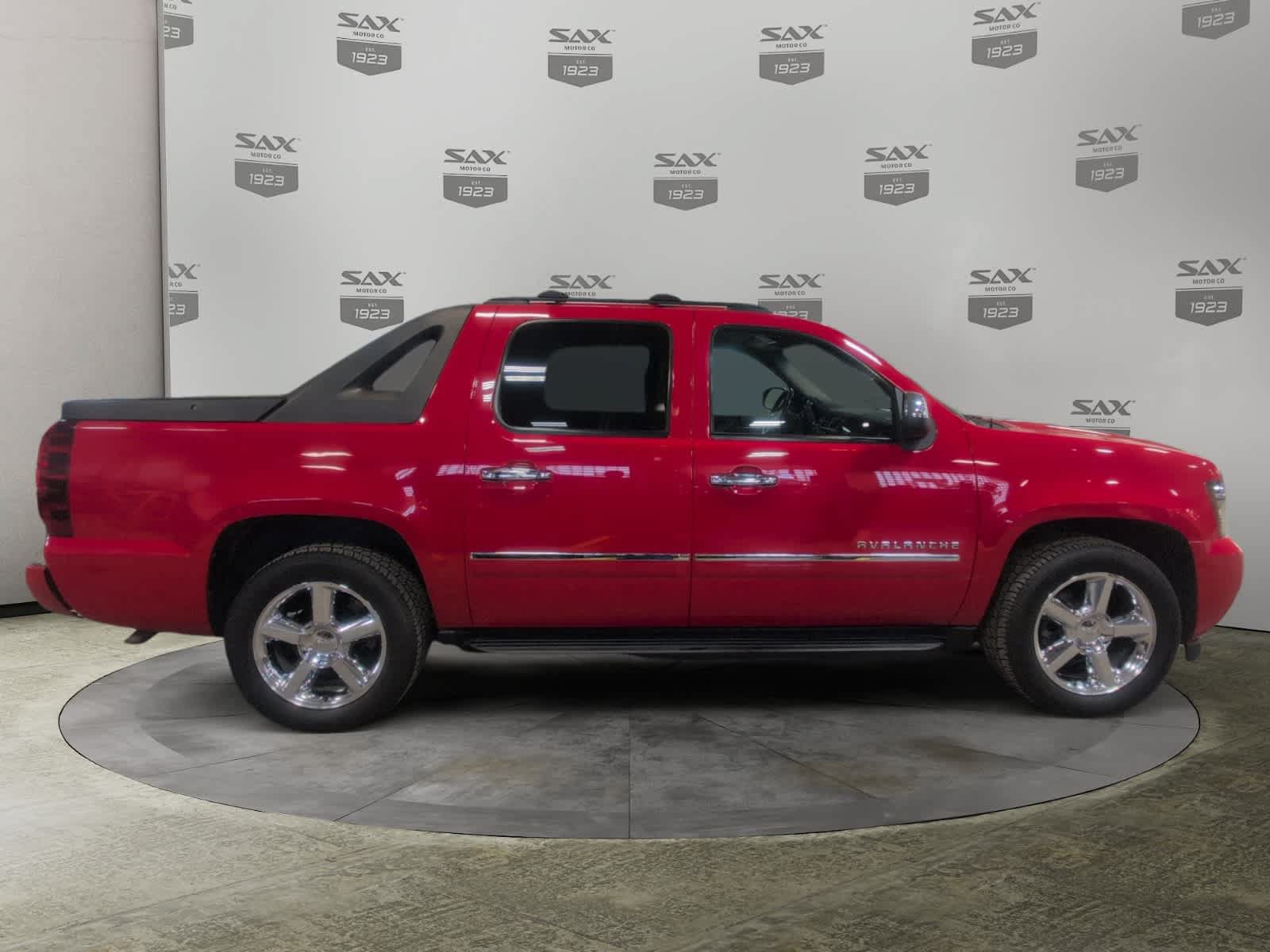 Used 2011 Chevrolet Avalanche LTZ AWD/4WD image 6