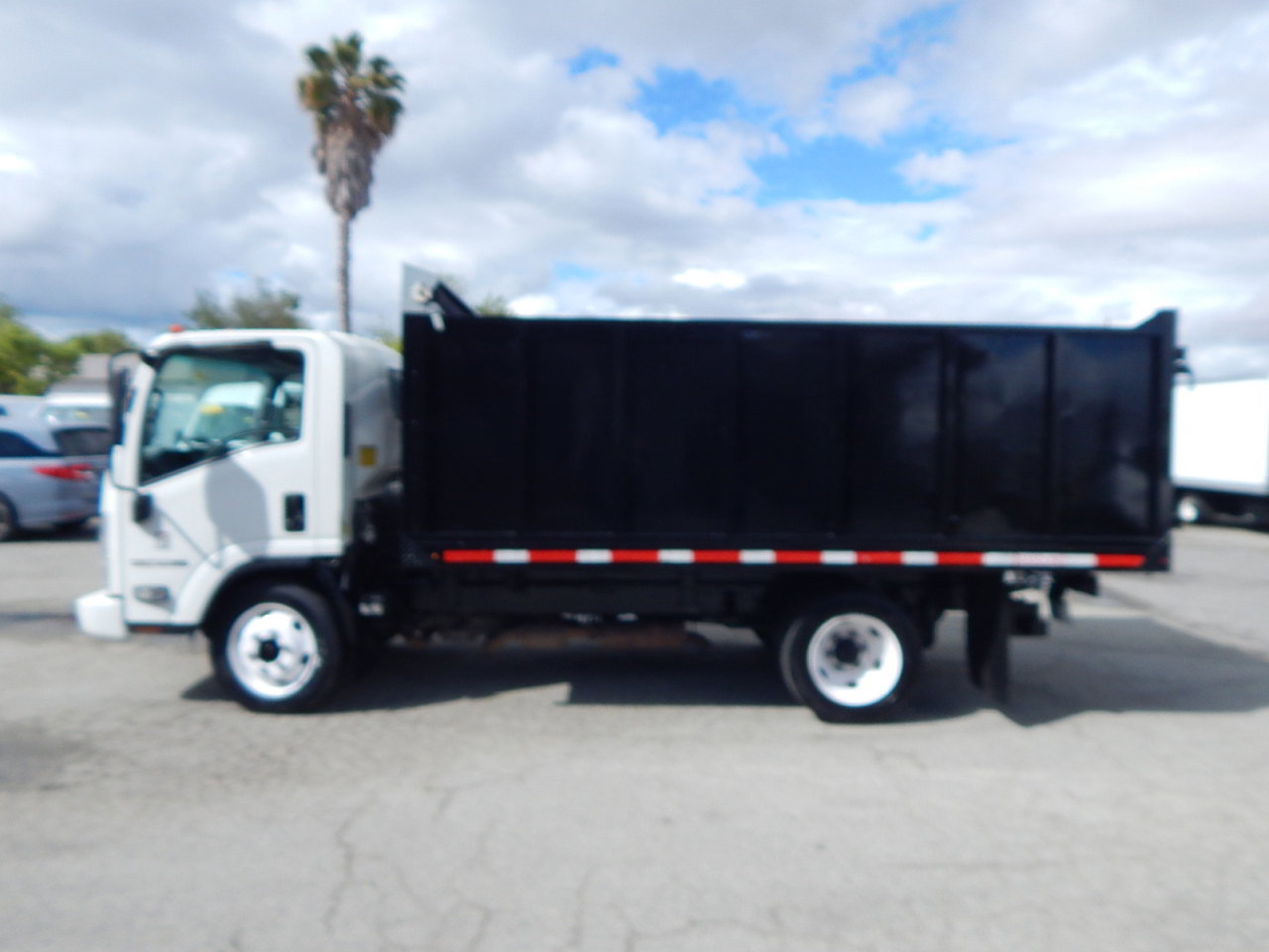 Used 2018 Isuzu NPR image 5