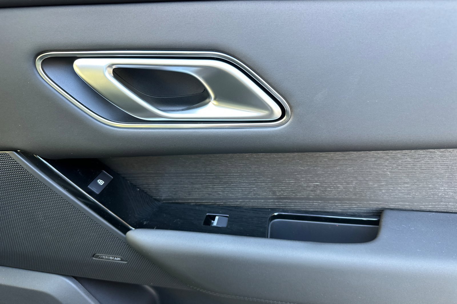 New 2026 Land Rover Range Rover Velar Dynamic SE image 19
