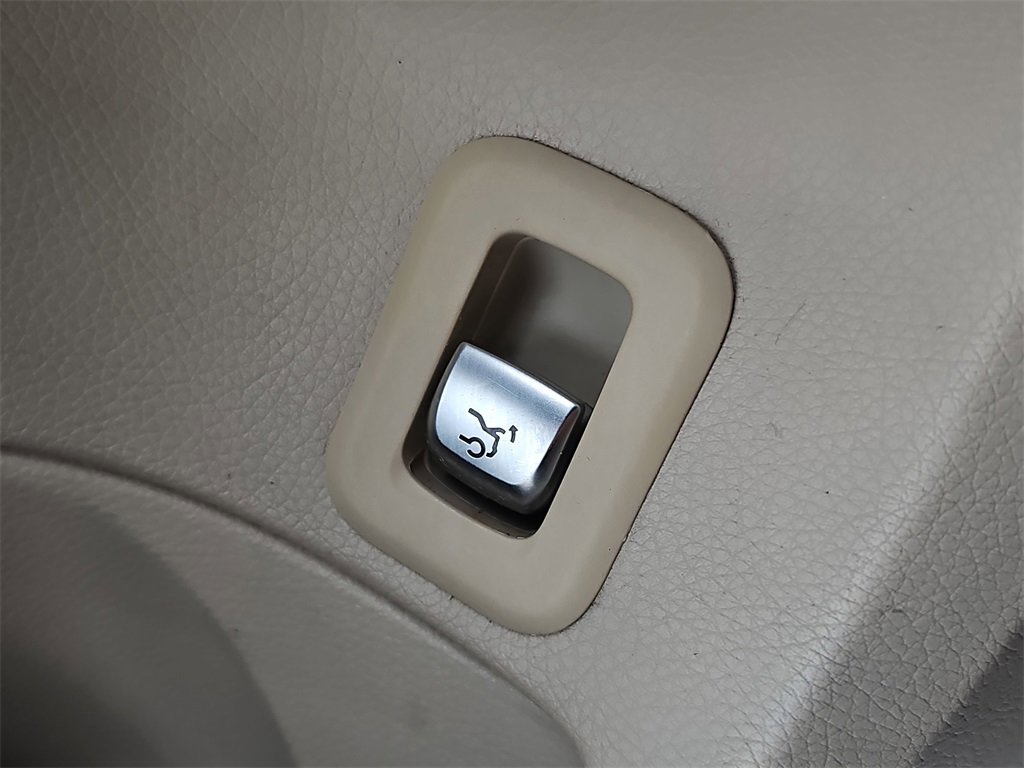 Used 2015 Mercedes-Benz C 300 Sedan image 33