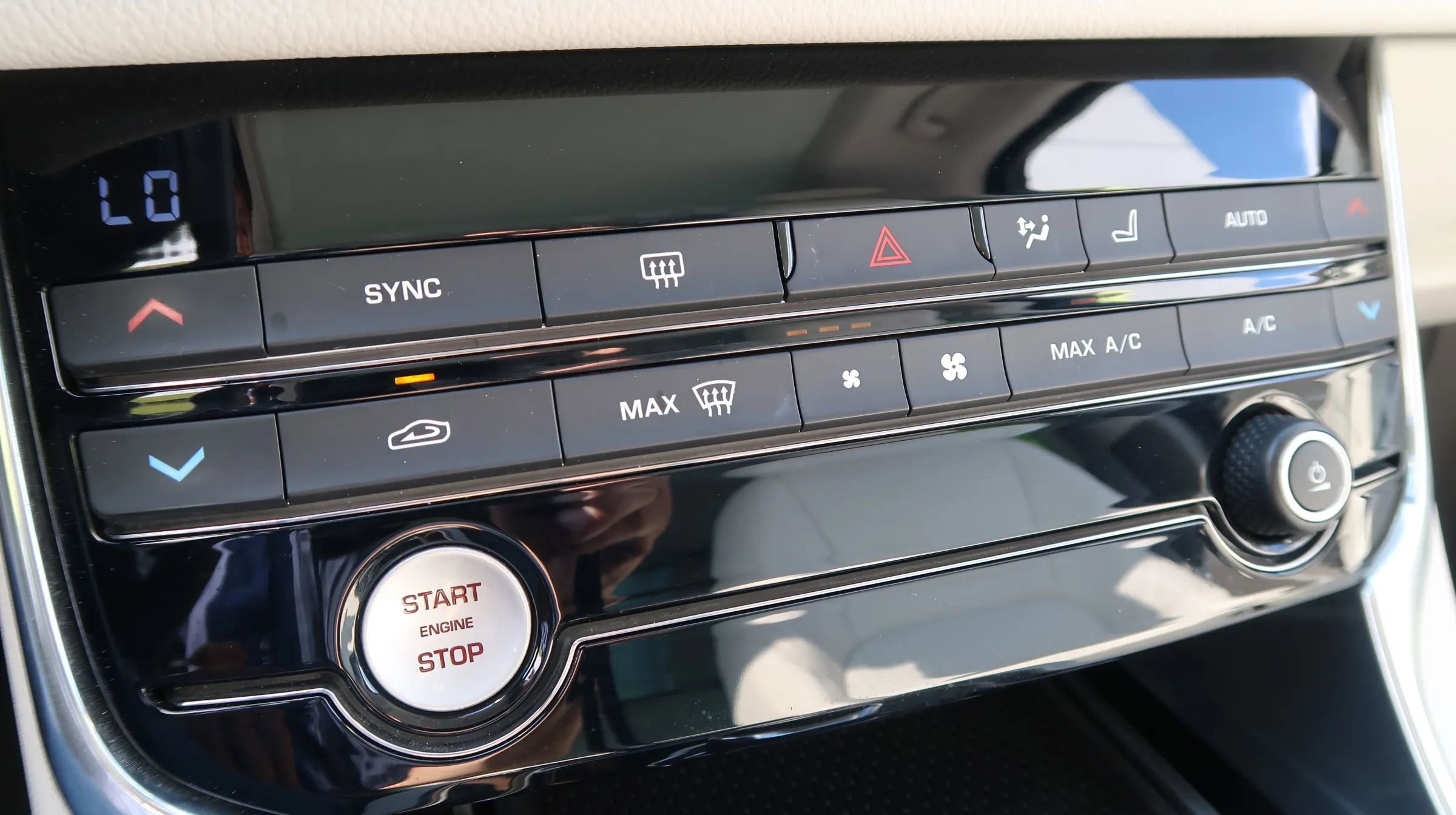 Used 2017 Jaguar XF Prestige image 35