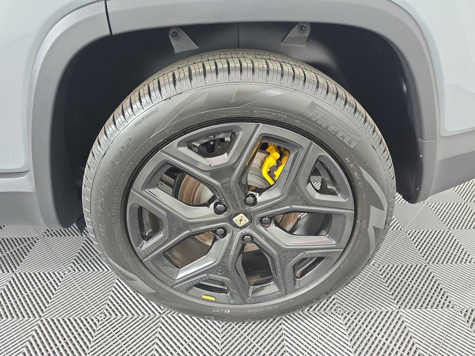 Used 2024 Rivian R1S Adventure AWD/4WD image 10