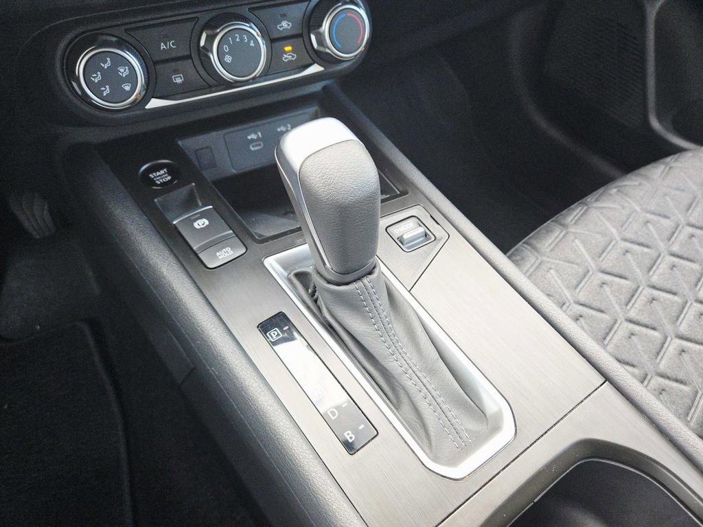 Used 2025 Nissan Kicks SV w/ Charging Package image 30