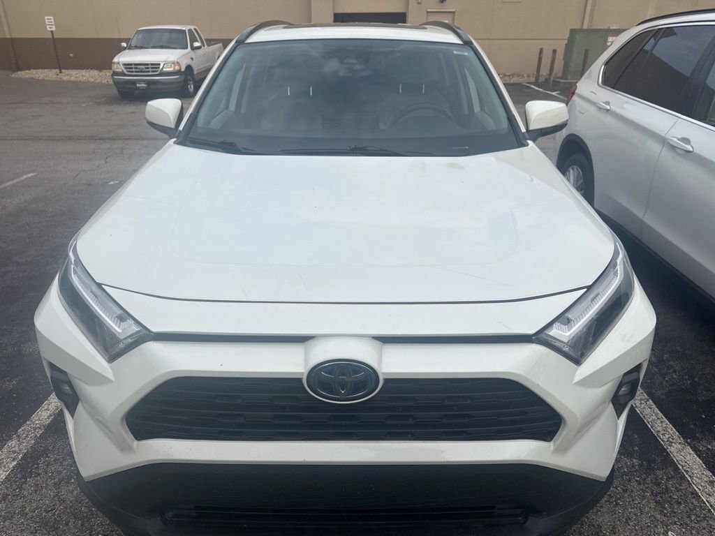 Used 2022 Toyota RAV4 XLE Premium image 2