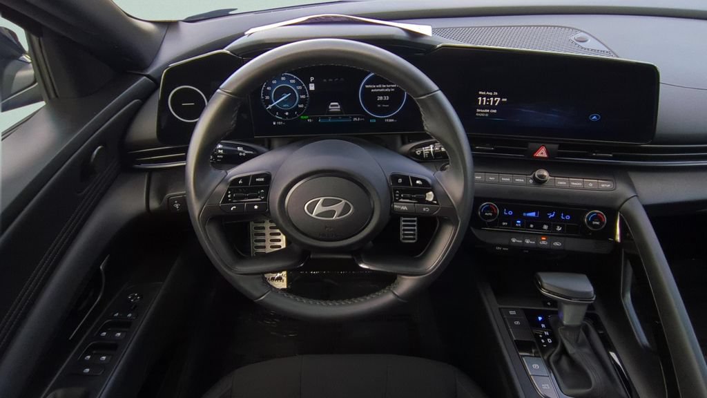 Certified 2025 Hyundai Elantra SEL FWD image 11