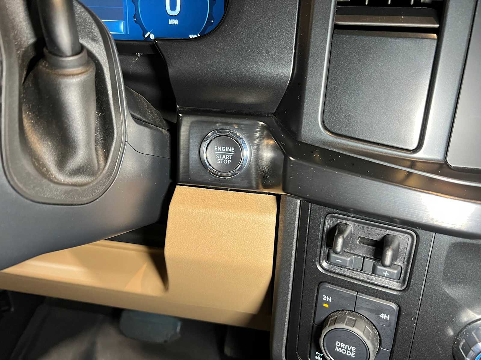 Used 2024 Ford F350 Lariat w/ Sport Appearance Package image 32