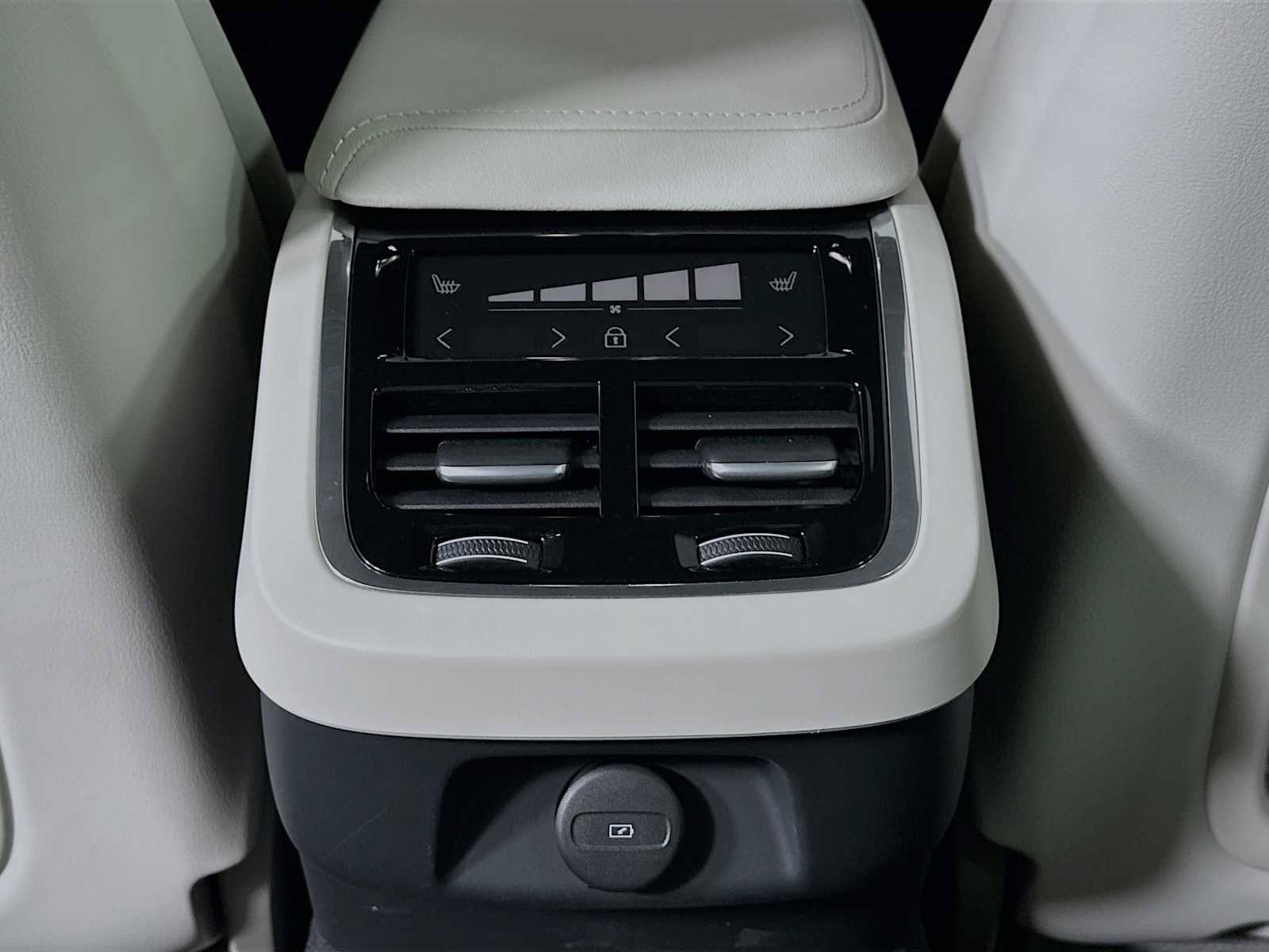 Used 2025 Volvo V60 B5 Cross Country Ultra w/ Protection Package Premier image 24