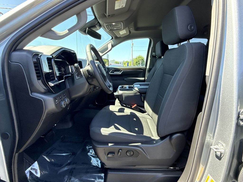 Used 2025 Chevrolet Silverado 1500 LT AWD/4WD image 13