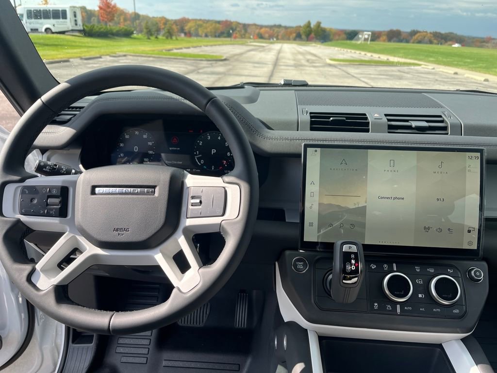 New 2026 Land Rover Defender 110 S image 4